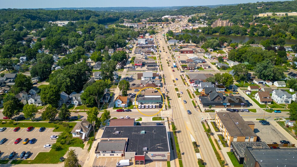More Photos Of 903 Broadway Ave N, Rochester Freestanding For Sale