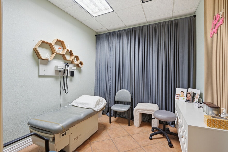 More Photos Of 8845 Davis Blvd, Keller Medical For Sale