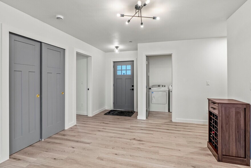 More Photos Of 572 Columbia St, Cathlamet Apartments For Sale