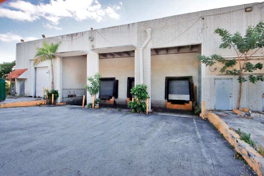 More Photos Of 1650 NW 23rd Ave, Fort Lauderdale Warehouse For Lease
