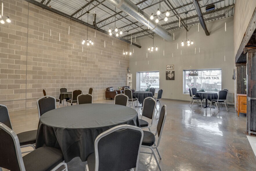More Photos Of 109-111 S Main St, Irving Restaurant For Sale