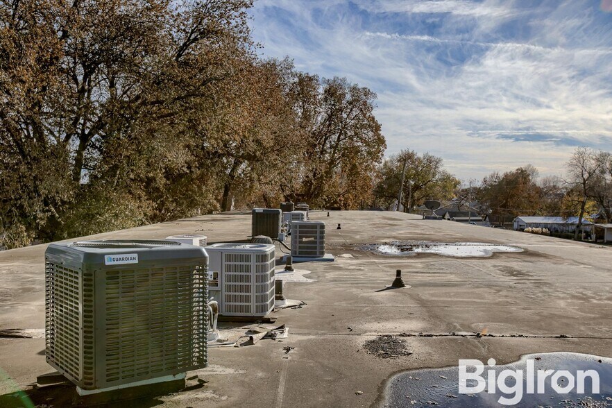 More Photos Of 1004 18th St, Belleville Apartments For Sale