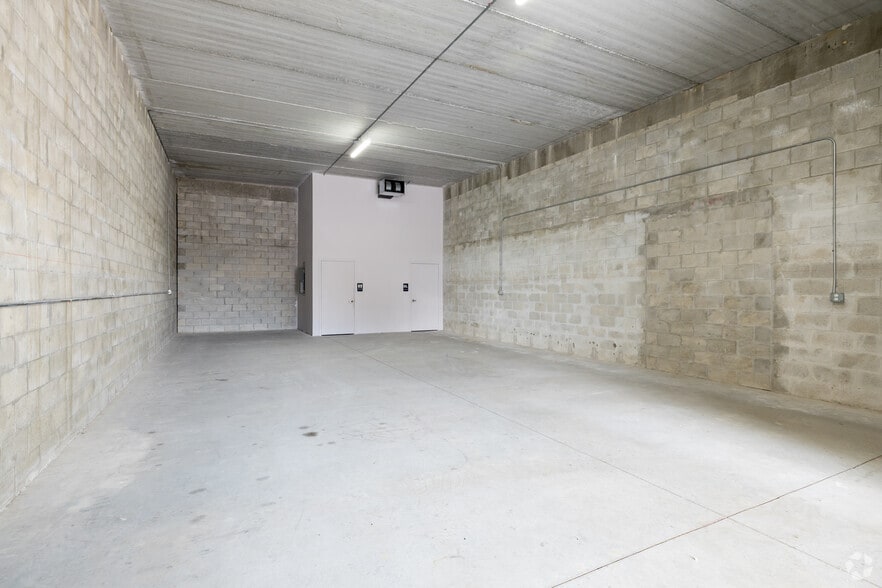 More Photos Of 310 N Wickham Rd, Melbourne Warehouse For Lease