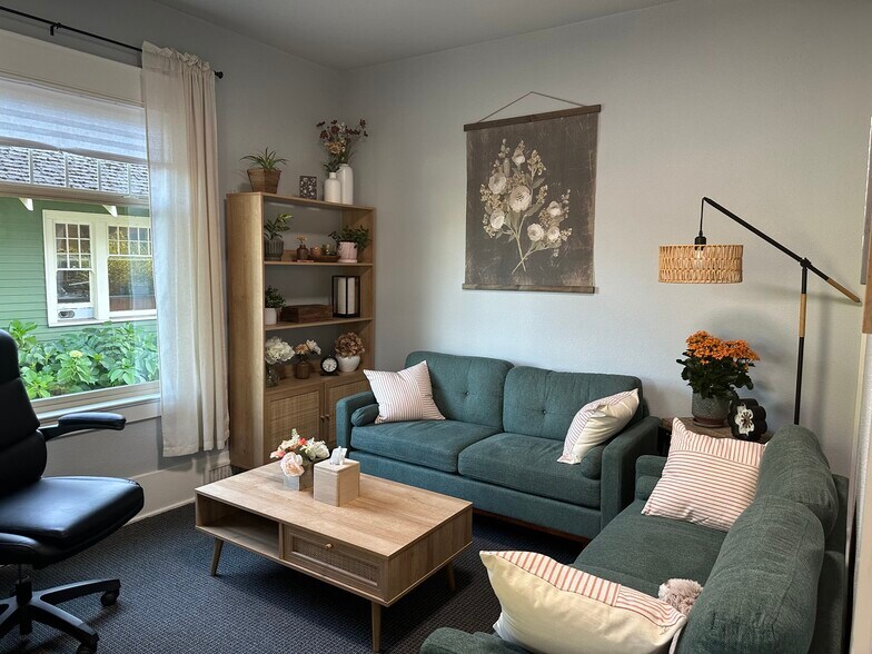 More Photos Of 1705 Commercial St SE, Salem Office Residential For Sale