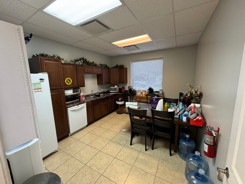 More Photos Of 5614 Franz Rd, Katy Warehouse For Lease