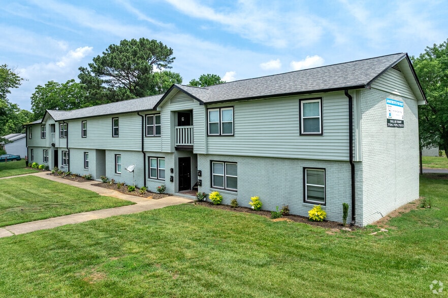 Primary Photo Of 2607 Cedarhurst Dr, Charlotte Apartments For Sale