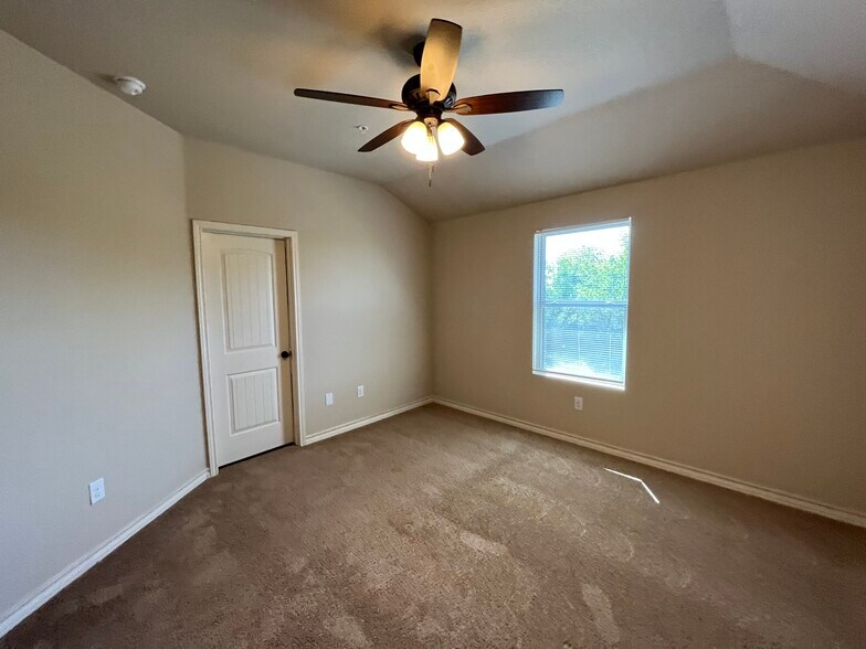 More Photos Of 13903 Annas Way, San Antonio Apartments For Sale