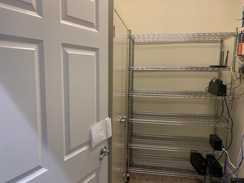 More Photos Of 1825 Lockeway Dr, Alpharetta Office For Sale