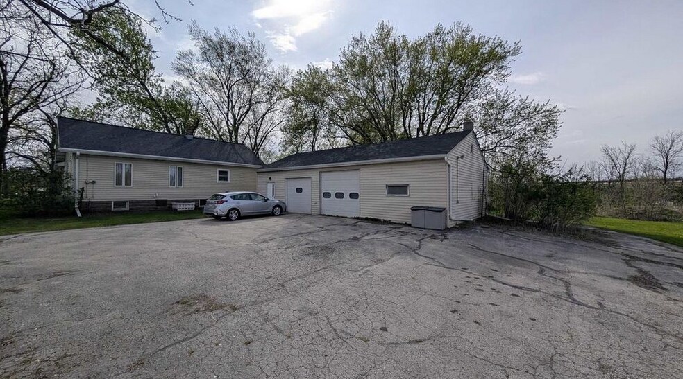 More Photos Of 1251 Maloney Rd, Kaukauna Office For Sale