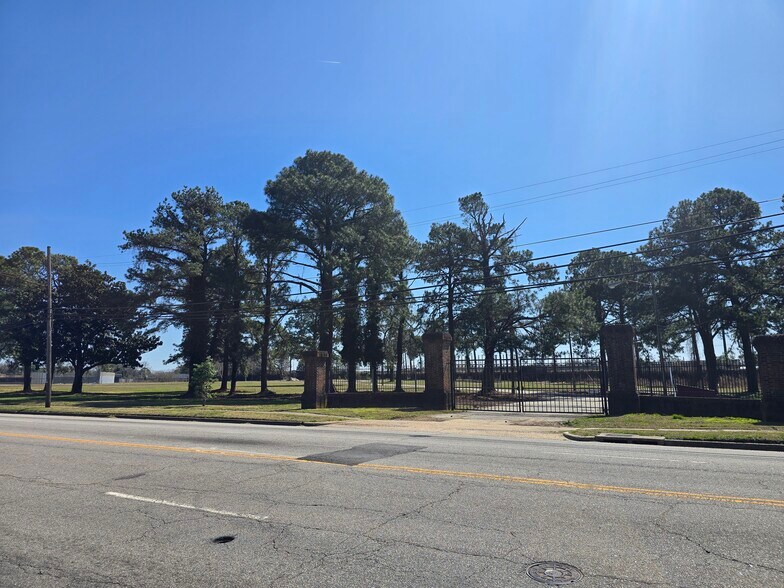 More Photos Of 2008 Portsmouth Blvd, Portsmouth Warehouse For Sale