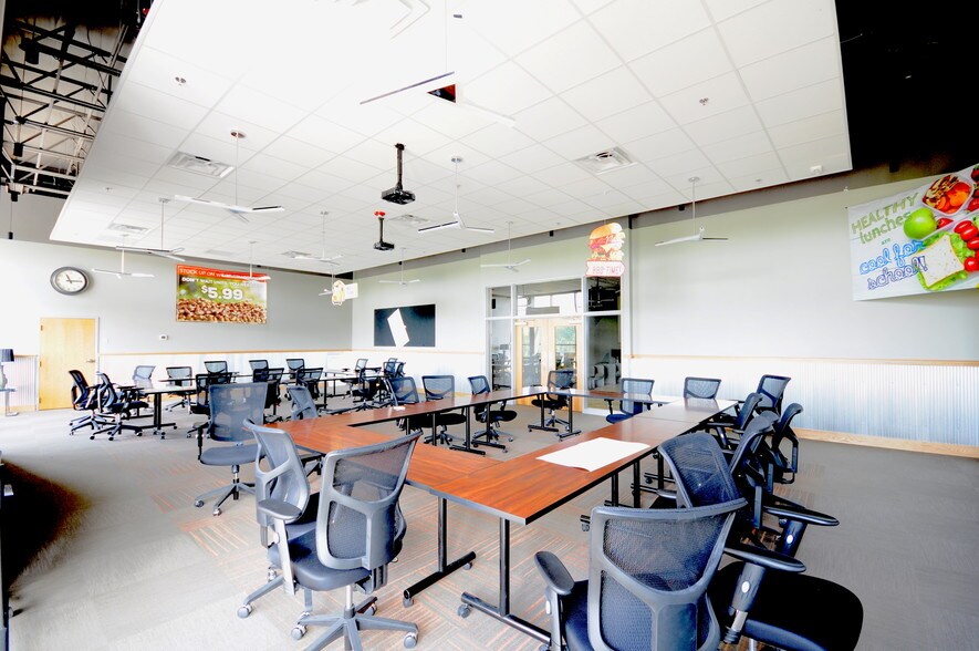 More Photos Of 100 Marketing Way, Suffield Manufacturing For Sale