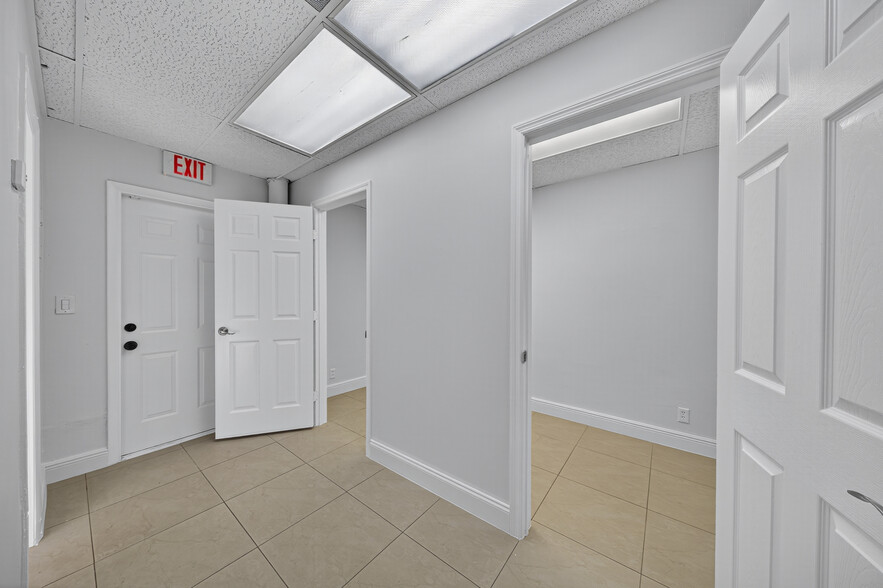 More Photos Of 1750 E Commercial Blvd, Fort Lauderdale Storefront For Lease