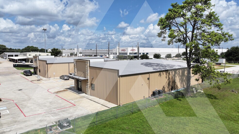 More Photos Of 8460 N Sam Houston Pky W, Houston Unknown For Lease