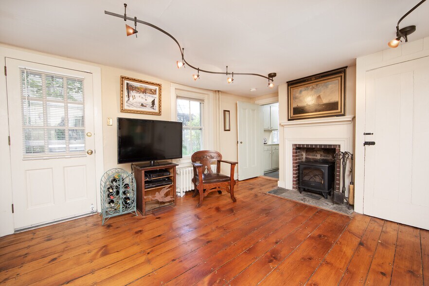 More Photos Of 69 E Oakland Ave, Doylestown Office For Sale