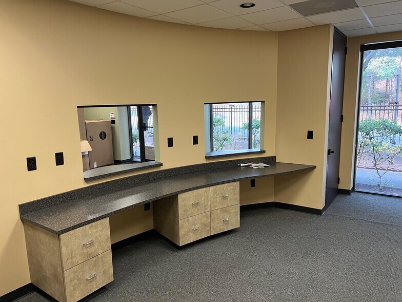 More Photos Of 11110 E I-10 Fwy, Houston Office For Sale