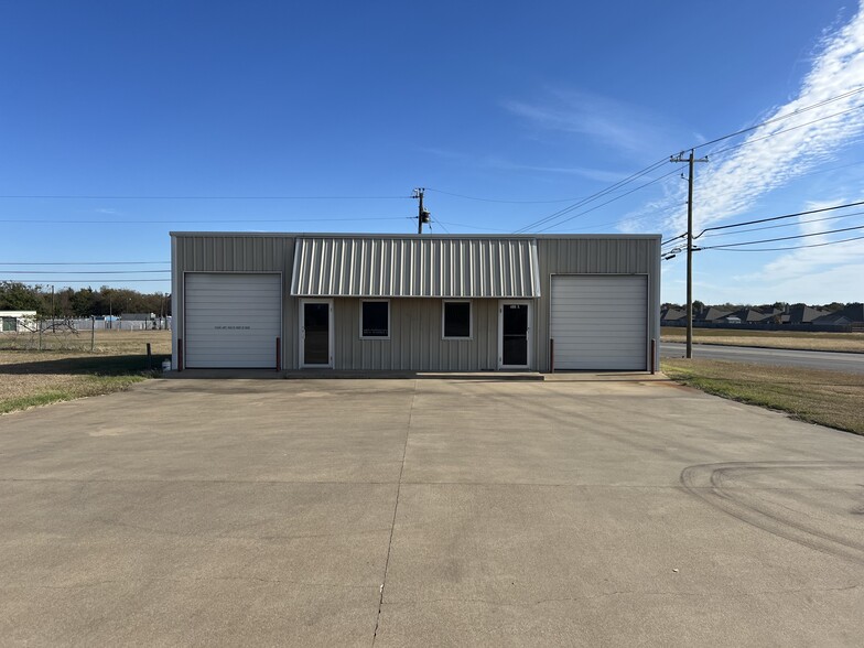 Primary Photo Of 408 W Kilpatrick Ave, Cleburne Flex For Lease