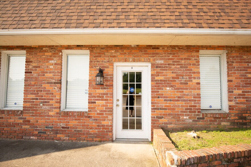 More Photos Of 3400 Rutherford Rd, Taylors Light Manufacturing For Lease