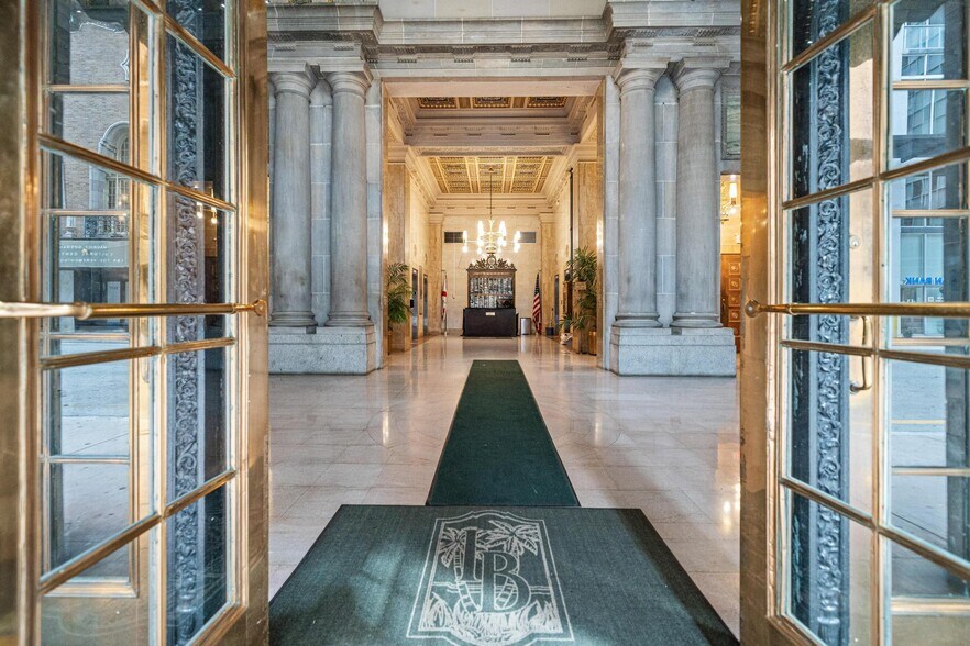 More Photos Of 25 SE 2nd Ave, Miami Office For Lease