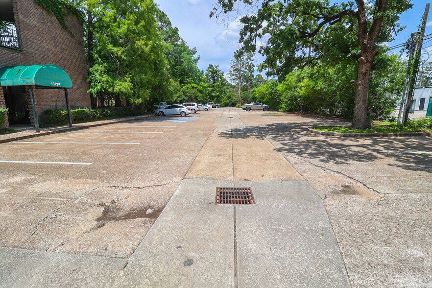 More Photos Of 13131 Champions Dr, Houston Medical For Lease