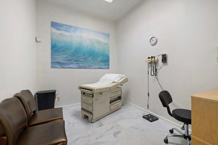 More Photos Of 4114 Bridgeport Way W, University Place Medical For Sale