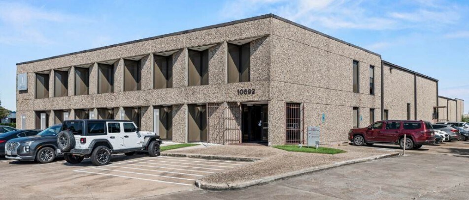Primary Photo Of 10692 Haddington Dr, Houston Office For Lease