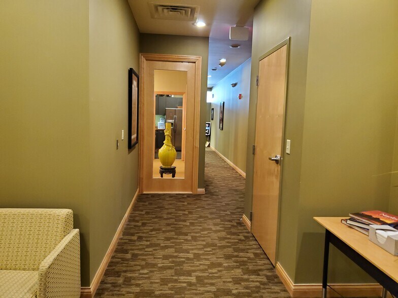 More Photos Of 720-780 Village Center Dr, Burr Ridge Storefront Retail Office For Lease