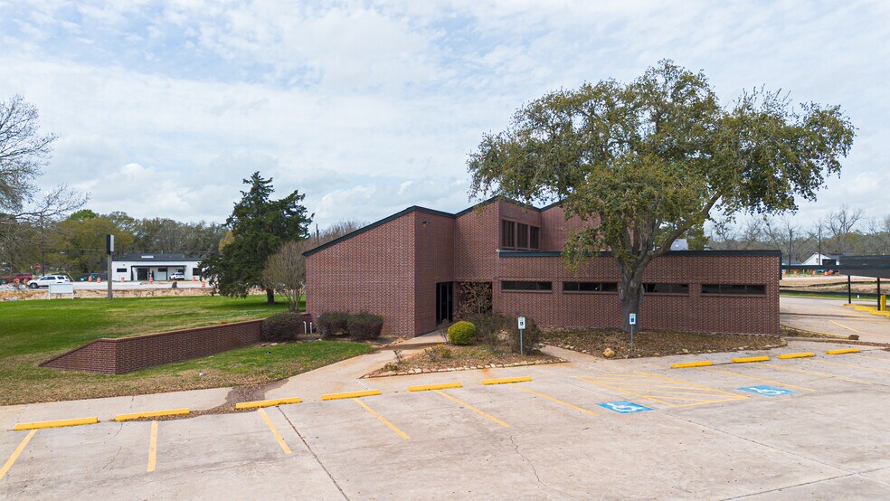More Photos Of 25100 FM 2100 Rd, Huffman Bank For Lease