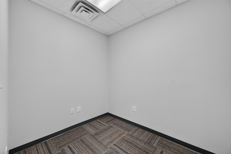 More Photos Of 514 Dabney Rd, Henderson Office For Lease