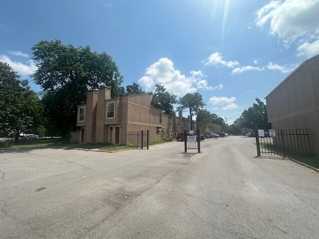 More Photos Of 1301-1379 E 63rd St, Tulsa Apartments For Sale