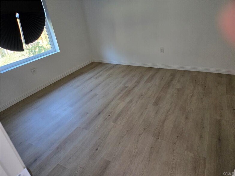 More Photos Of 1484 N Clybourn Ave, Burbank Apartments For Sale