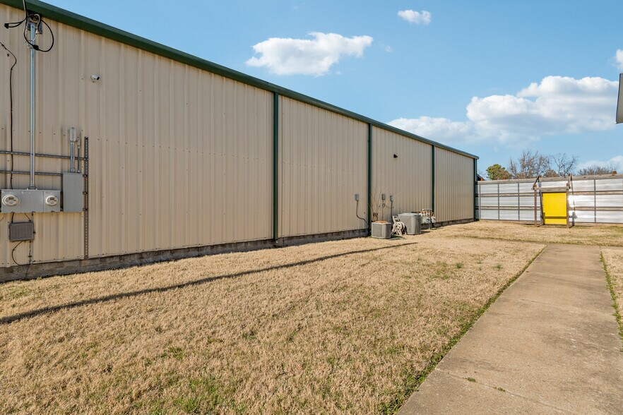 More Photos Of 862 W Taft Ave, Sapulpa Freestanding For Sale