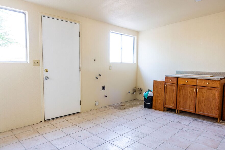 More Photos Of 6618 Inyokern Rd, Inyokern Office For Sale