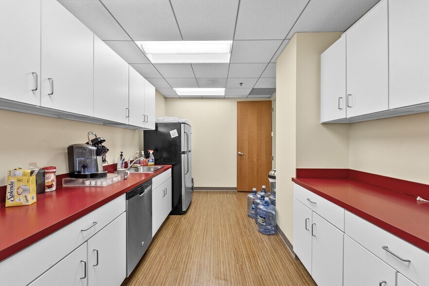 More Photos Of 1025 Connecticut Ave NW, Washington Office For Lease