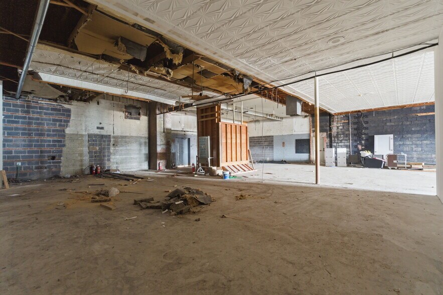 More Photos Of 657 Silas Deane Hwy, Wethersfield Freestanding For Lease