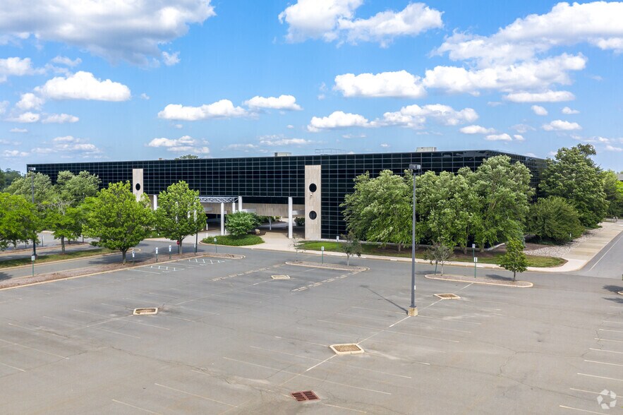 More Photos Of 5 Wood Hollow Rd, Parsippany Office For Lease