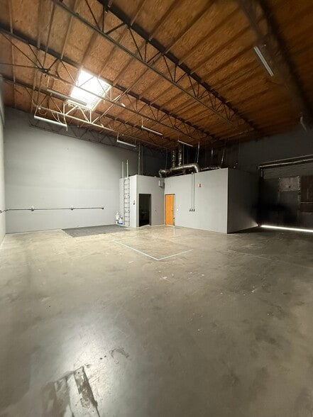 More Photos Of 41785 Elm St, Murrieta Warehouse For Lease
