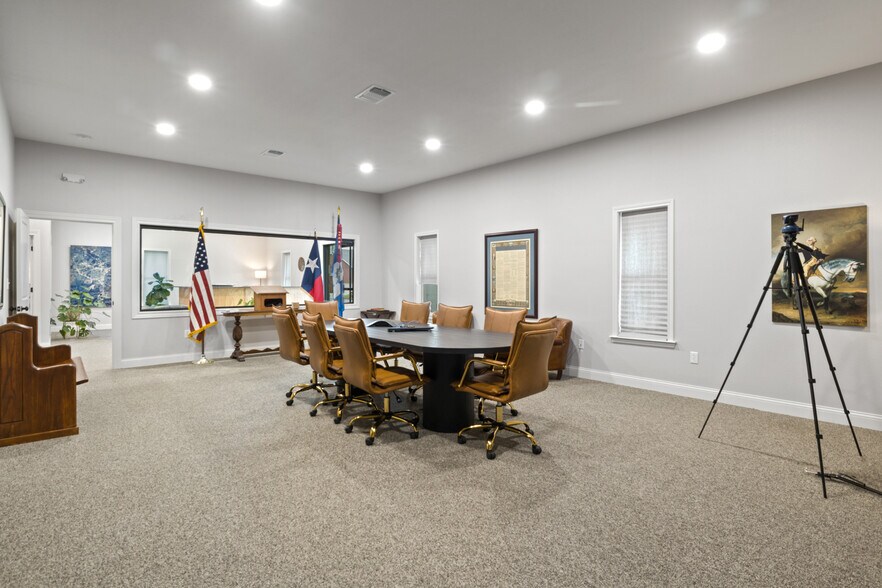 More Photos Of 107 E 11th St, Mount Pleasant Office For Sale
