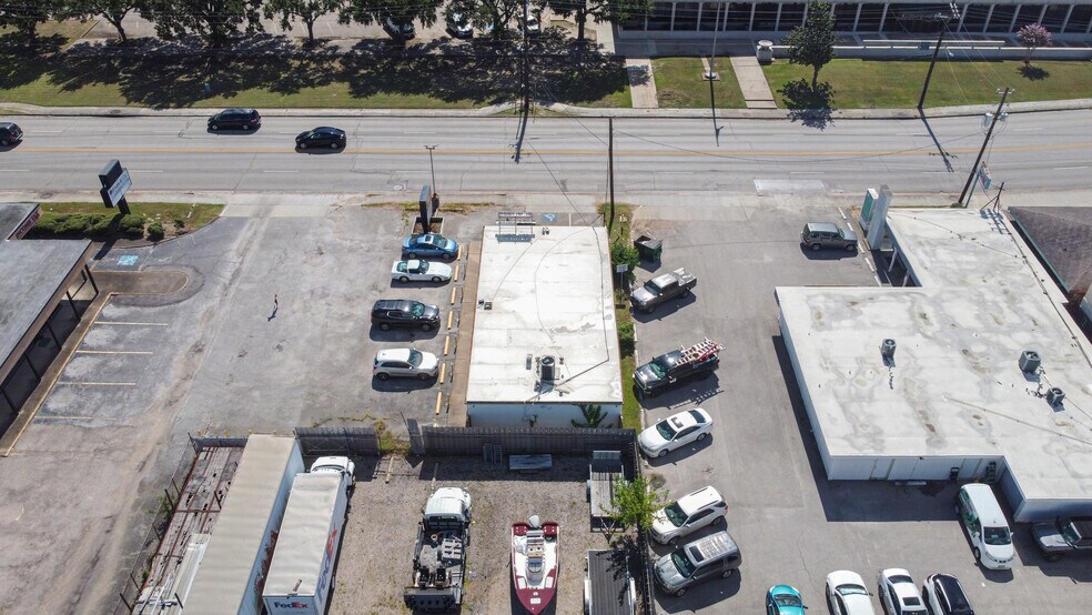 More Photos Of 1122 Pasadena Blvd, Pasadena Freestanding For Lease