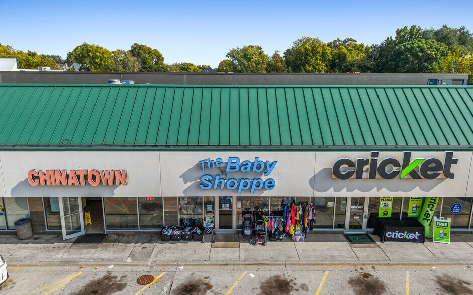 Primary Photo Of 1800 N Knoxville Ave, Peoria General Retail For Sale