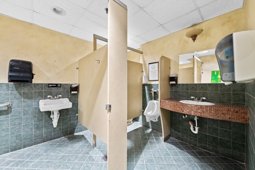 More Photos Of 66-68 W Flagler St, Miami Loft Creative Space For Sale