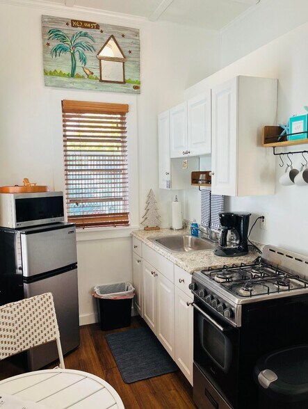 More Photos Of 1122 Simonton St, Key West Apartments For Sale