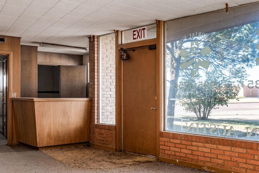 More Photos Of 200 N Austin Ave, Tulia Office For Sale