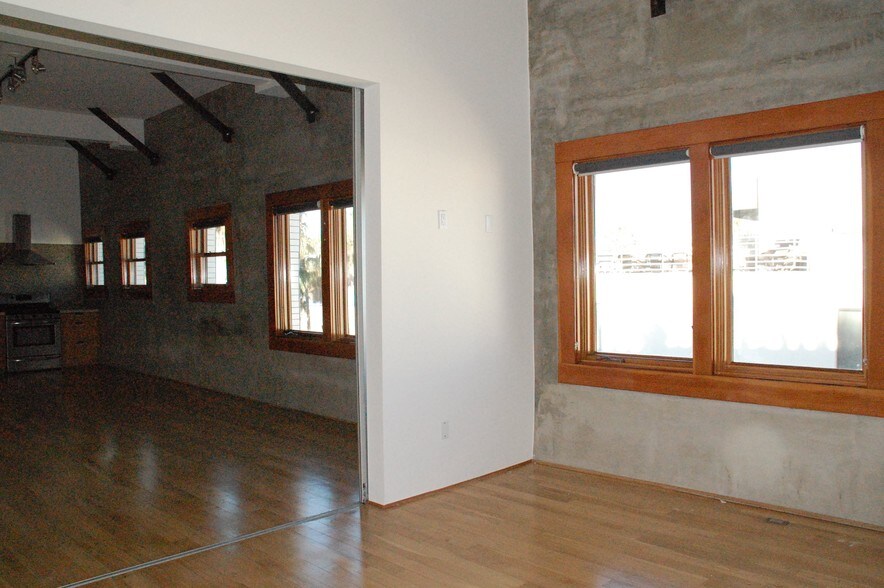More Photos Of 8 Brooks Ave, Venice Apartments For Lease