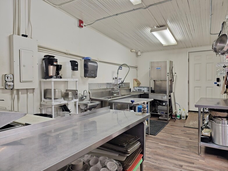 More Photos Of 1011 Front St, Evanston Restaurant For Lease