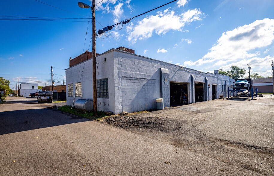 More Photos Of 7315 Vine St, Cincinnati Auto Repair For Sale