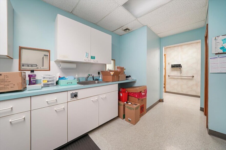 More Photos Of 468 Gidney Ave, Newburgh Medical For Sale