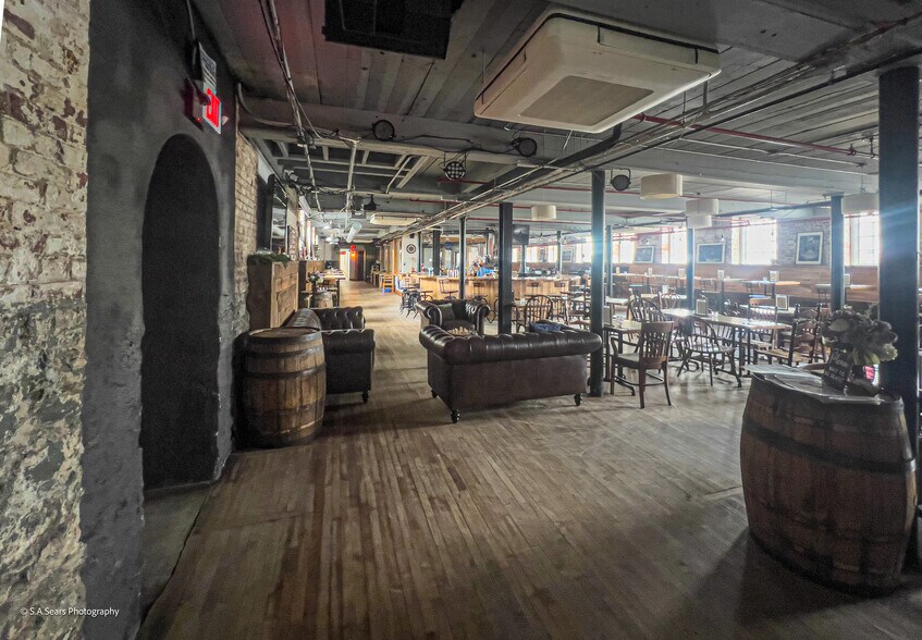 More Photos Of 63 Flansburg Ave, Dalton Flex For Sale