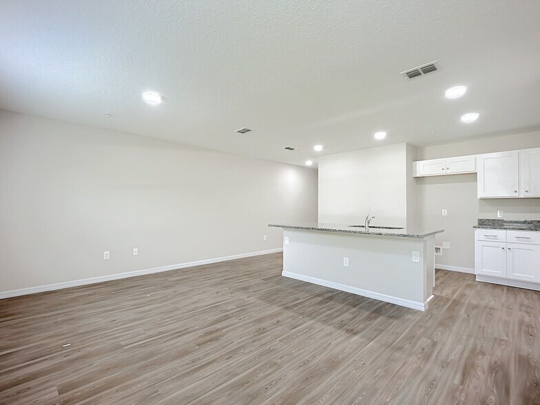 More Photos Of 9556 Hood Rd, Jacksonville Apartments For Sale