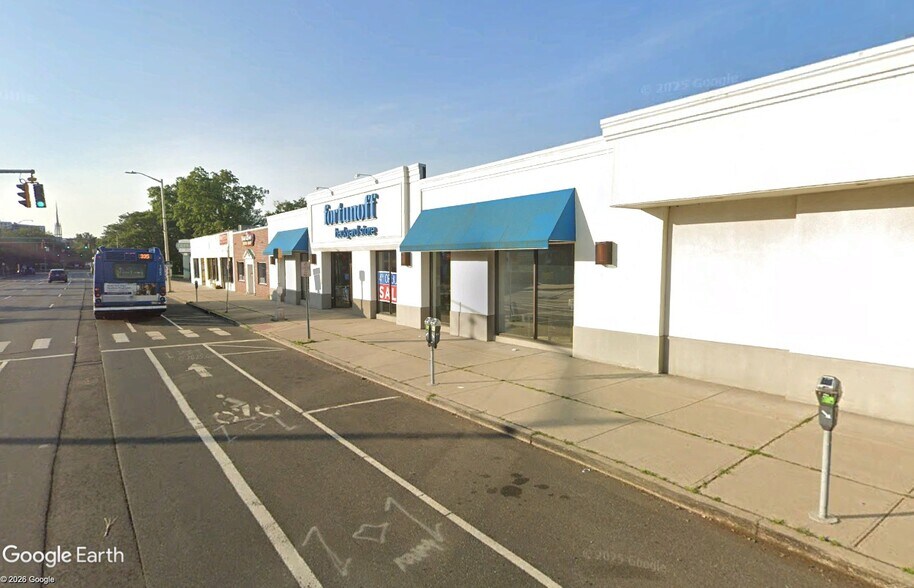 More Photos Of 2300-2344 Summer St, Stamford Storefront For Lease