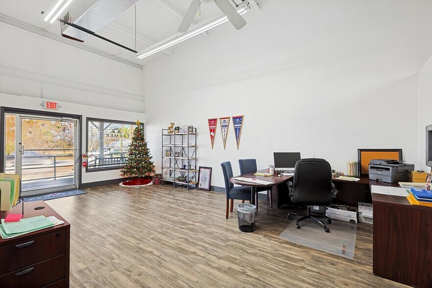 More Photos Of 317 W FM 120, Pottsboro General Retail For Sale